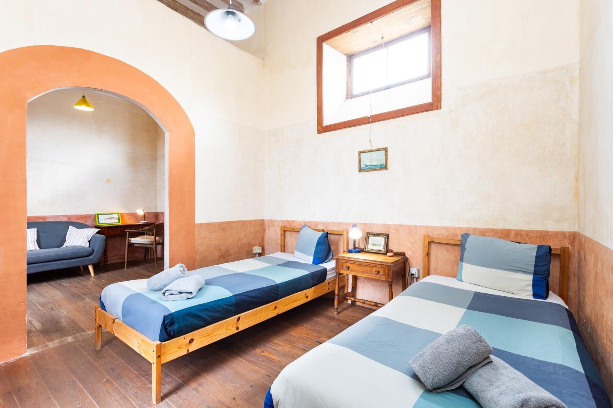 La Muralla Alcala  Ngoại thất bức ảnh
